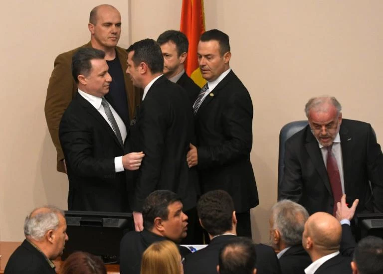 Σκόπια: Αρνείται και πάλι ο Ιβάνοφ να υπογράψει το διάταγμα για τη διεύρυνση της αλβανικής γλώσσας στη χώρα (βίντεο)